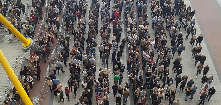 people queue for driving licence applications